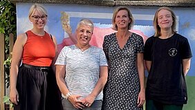 Das Bild zeigt von links nach rechts: Saskia Krause (Sozialarbeiterin), Sylvia Bräunlich (Sozialarbeiterin), Stefanie Nemczak (Leiterin), Janine (Praktikantin)
