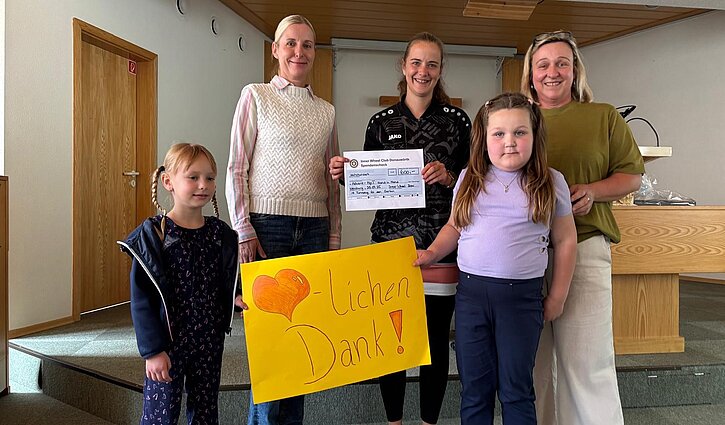 Das Bild zeigt Frau Döring (Inner Wheel Club Donauwörth), Andrea Forster (Leitung der Einrichtung) und Frau Westenthanner- Laslop (Inner Wheel Club Donauwörth)