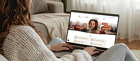Zu sehen ist das Design der neuen AWW-Webseite, die zum Entdecken einlädt.