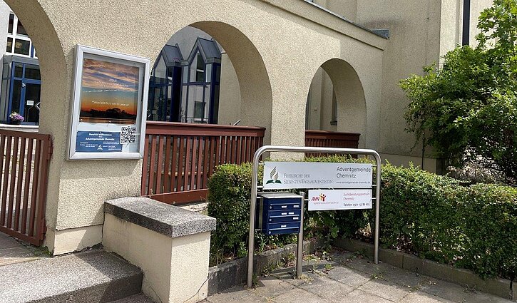 Das Bild zeigt das Gemeindzentrum der Adventgemeinde in Chemnitz, in dem auch das AWW-Suchtberatungszentrum Chemnitz untergebracht ist