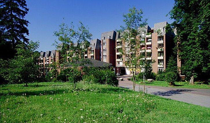 Das Bild zeigt das Gebäude des Seniorenheimes Neandertal bei Mettmann