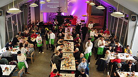 Blick in den Gemeinderaum der Adventgemeinde Ludwigsburg, wo das Weihnachtsessen 2023 stattfindet