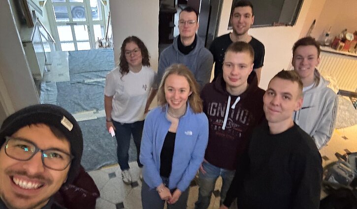 Das Bild zeigt Jugendliche im neuen Übernachtungshaus in Leipzig