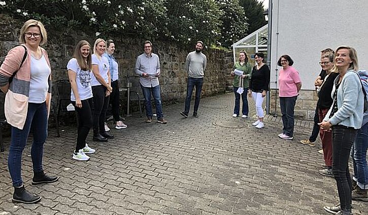 Das Bild zeigt Leiterinnen und Leiter von AWW-Einrichtungen und der Bundesgeschäftsstelle zur Klausurtagung in Rathen